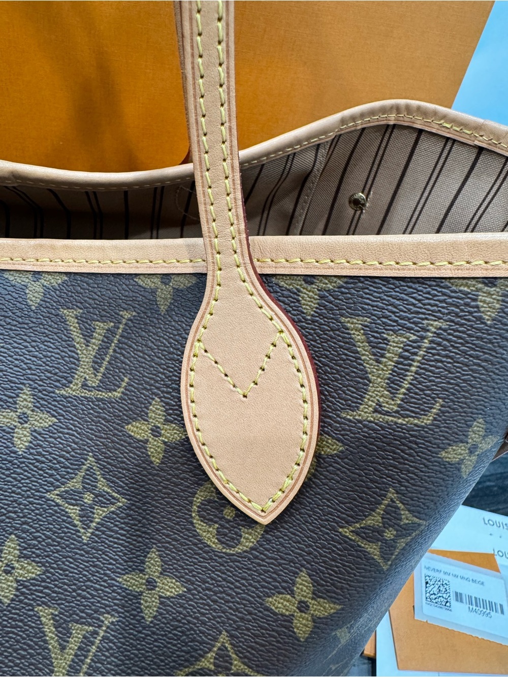 Louis Vuitton Classic Monogram Neverfull MM - Picture 5 of 16